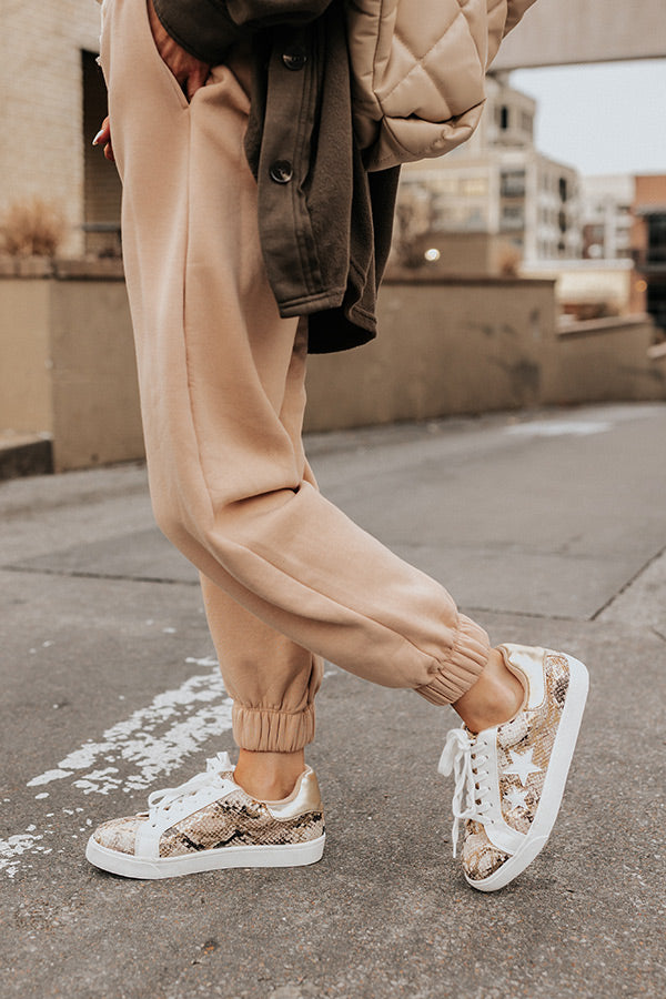 Beige Socks with Sneakers Outfits For Women (3 ideas & outfits) | Lookastic