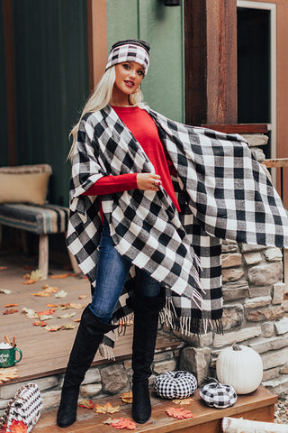 Autumn Rush Buffalo Check Poncho In Black