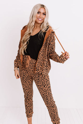 https://cdn.shopify.com/s/files/1/0152/4007/products/2009262615000-2020102310153800-76ddad05perfectly-cozy-leopard-sweater-in-camel_large.jpg?v=1603634441