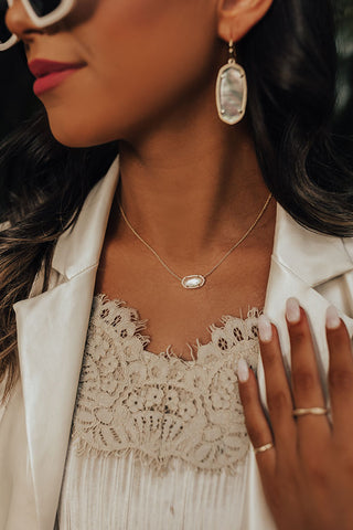 Kendra Scott: Letter B Gold Disk Pendant Necklace - Iridescent Abalone |  Makk Fashions