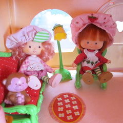 Berry Cheery Living Room from Strawberry Shortcake Berry Happy Home dollhouse