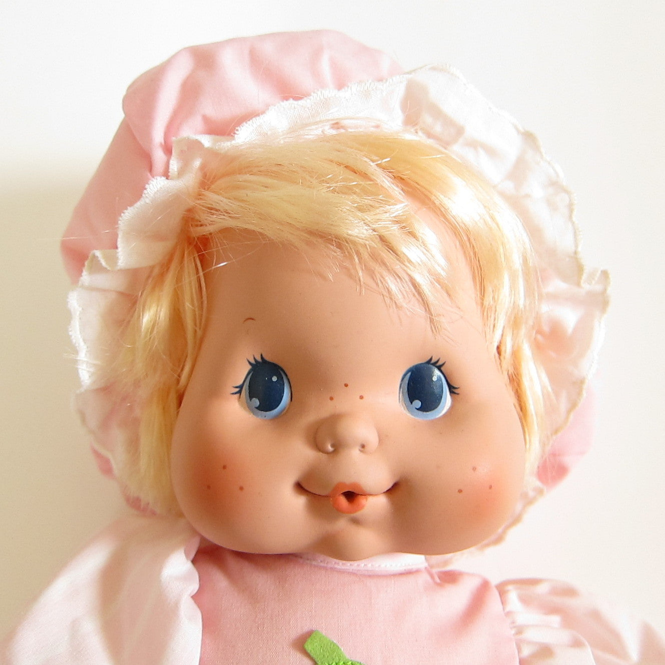 strawberry shortcake doll that blows kisses