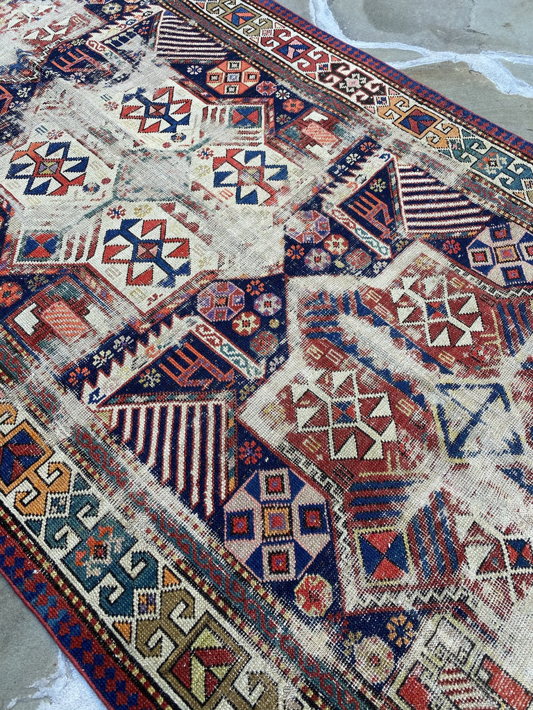Rug with sheep in the motif