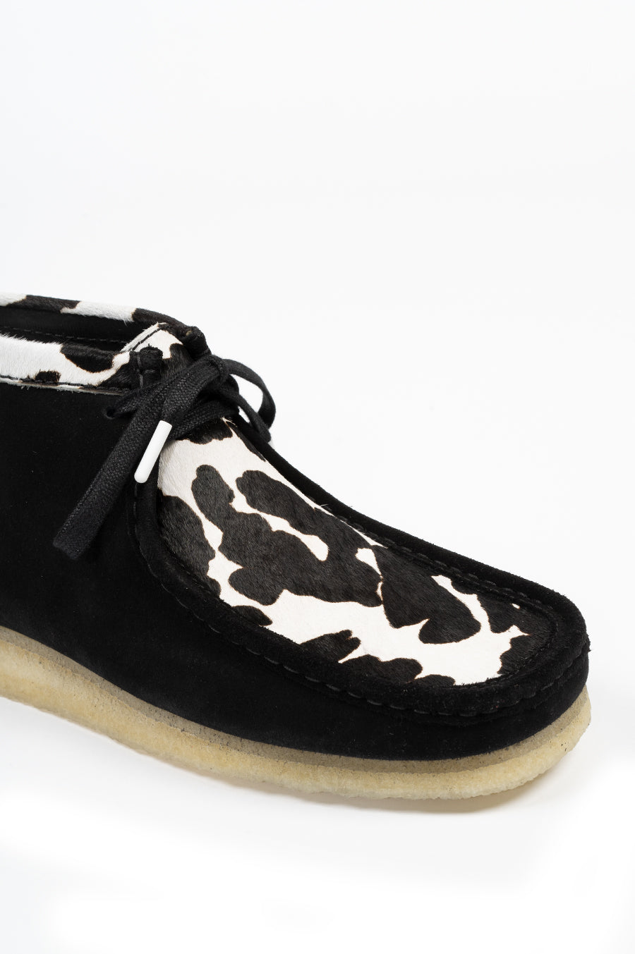 CLARKS WALLABEE BOOT BLACK COW PRINT – BLENDS