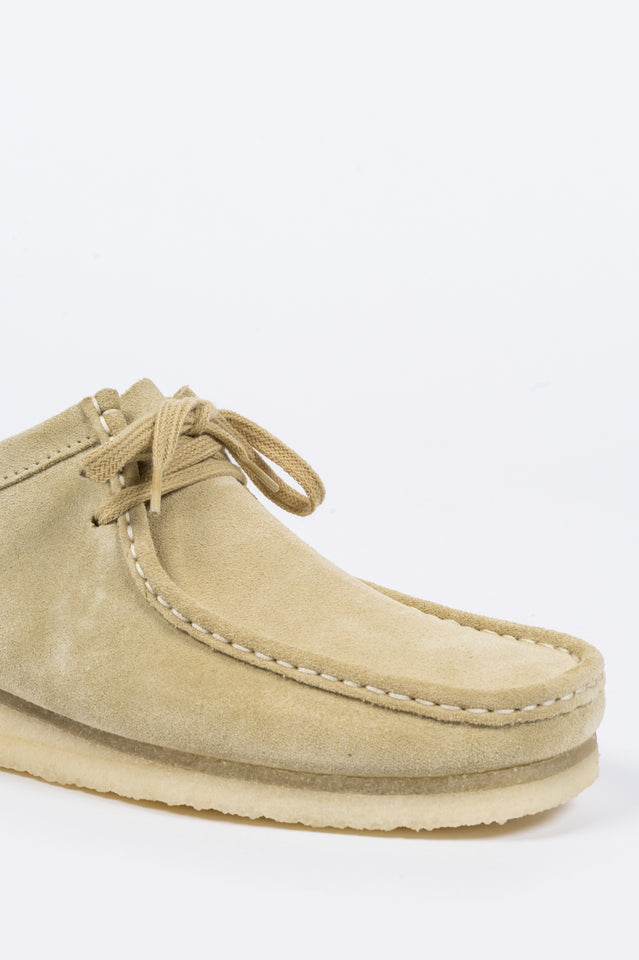 clarks wallabee low maple