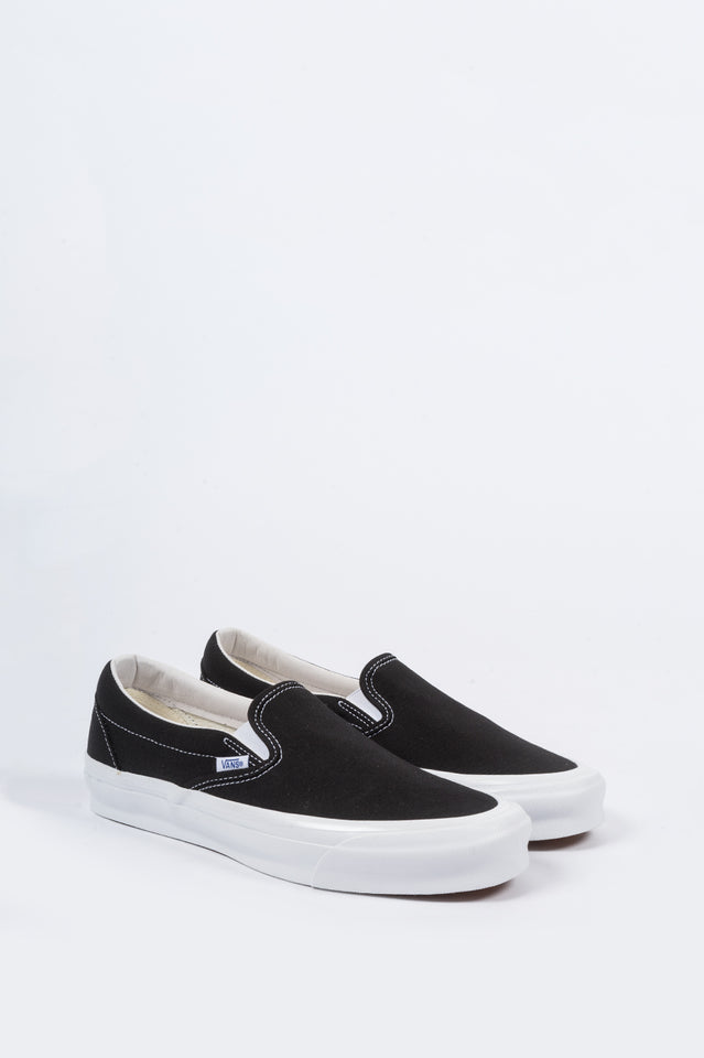 vans vault slip on black white