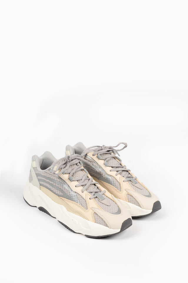 cream yeezy 700