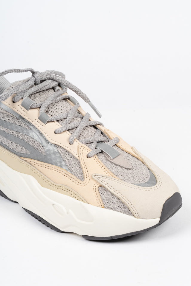 cream yeezy 700