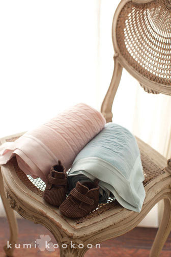 https://cdn.shopify.com/s/files/1/0153/0623/products/baby-petite-cashmere-throw_540x.jpg?v=1571708698