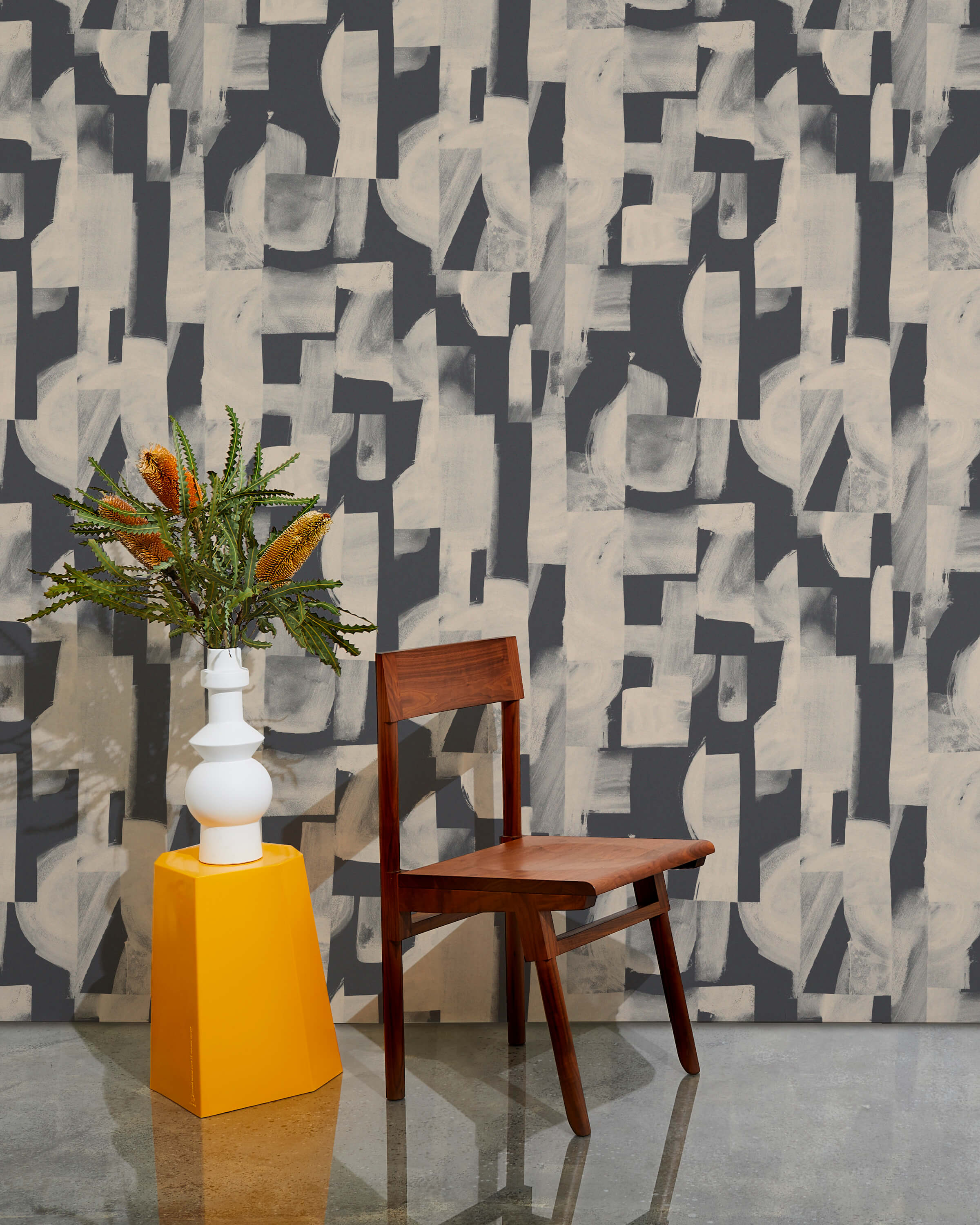 Agolise Wallpaper in White Tea on Charcoal