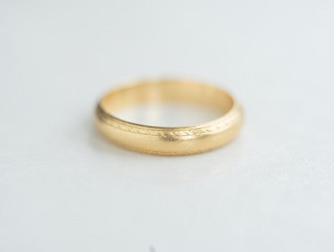 18k Vintage Gold Band