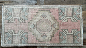 1’6 x 2’10 Vintage Oushak Mat Muted Baby Pink, Taupe & Blue '5160 - Linda's Barn