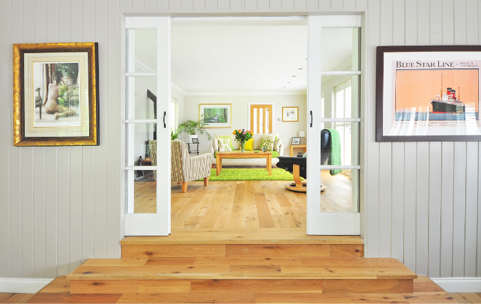 Living room with Pine Wood flooring