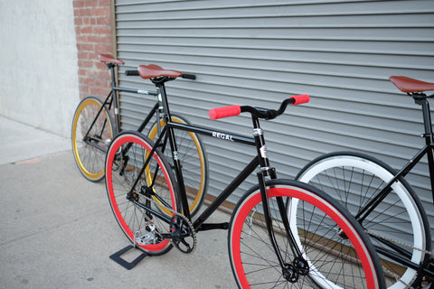 Picture of Regal Fixies at an Urban Garage in the Picture the Duke, The Baron and King Midas Fixie Bikes