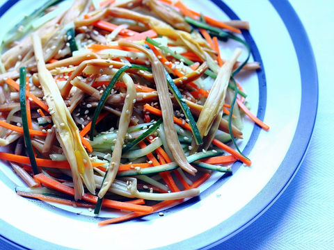 Can you make tea of dried lily flowers?