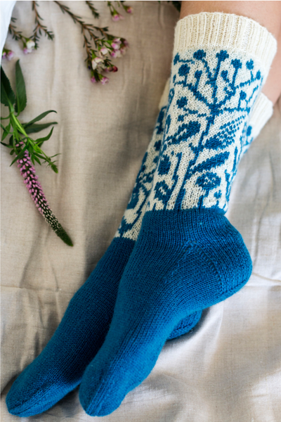 Midsummer-socks by pawlymade