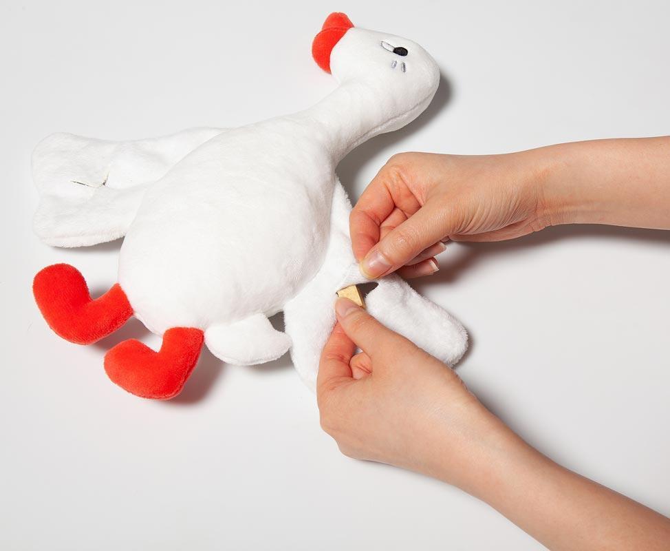 https://cdn.shopify.com/s/files/1/0154/8632/0688/products/andblank-flying-duck-nose-work-toy-431970.jpg?v=1585756136&width=974