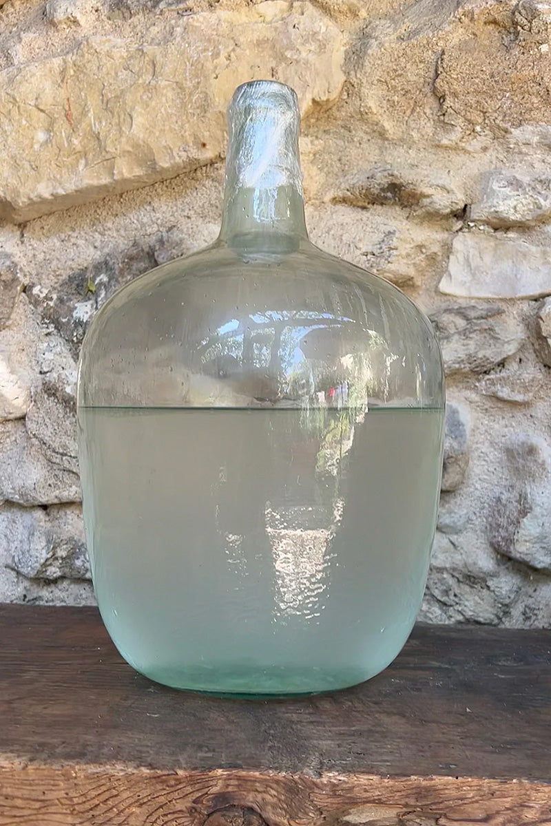 Lavender essence hydrosol obtained by still distillation