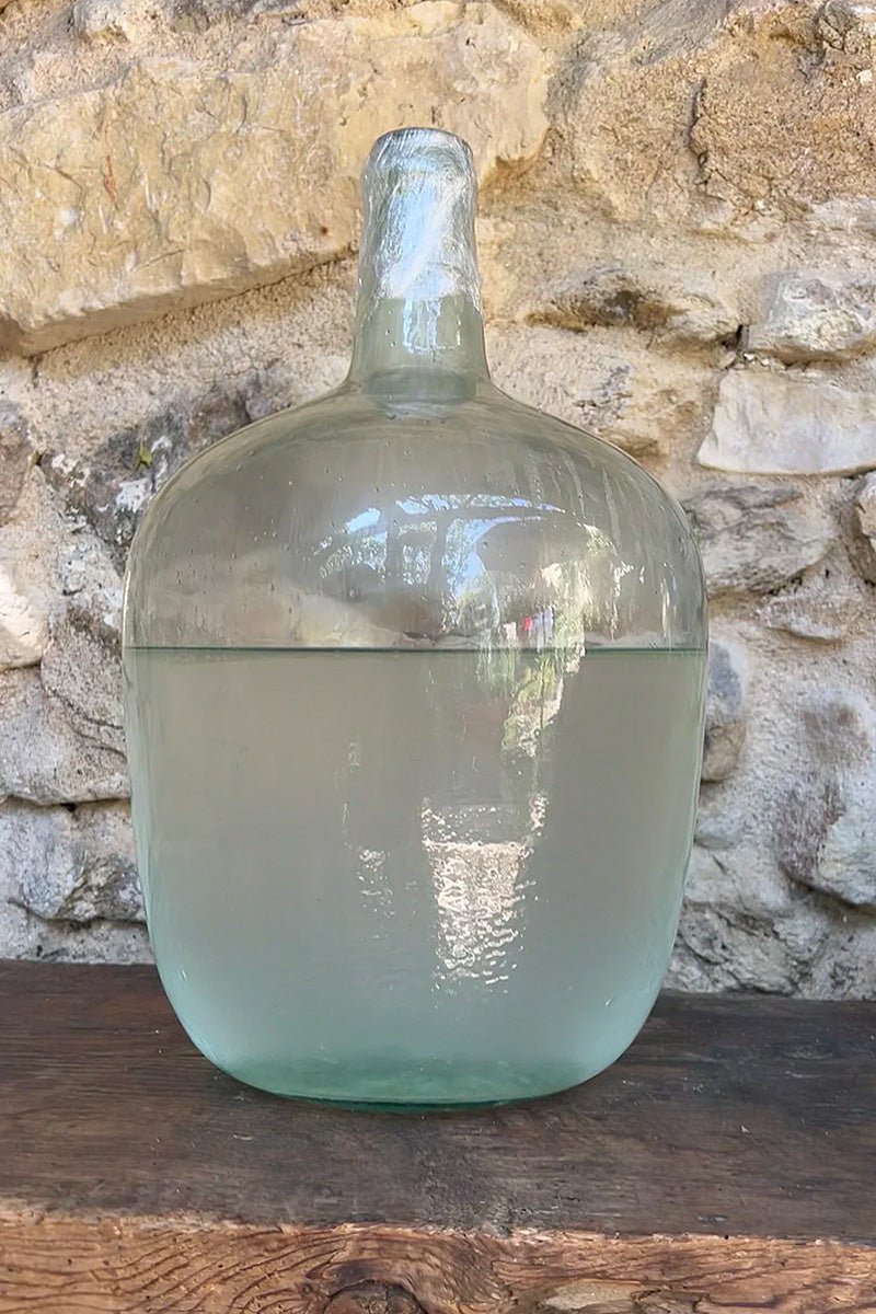 Hidrolato de esencia de lavanda obtenido mediante destilación con alambique