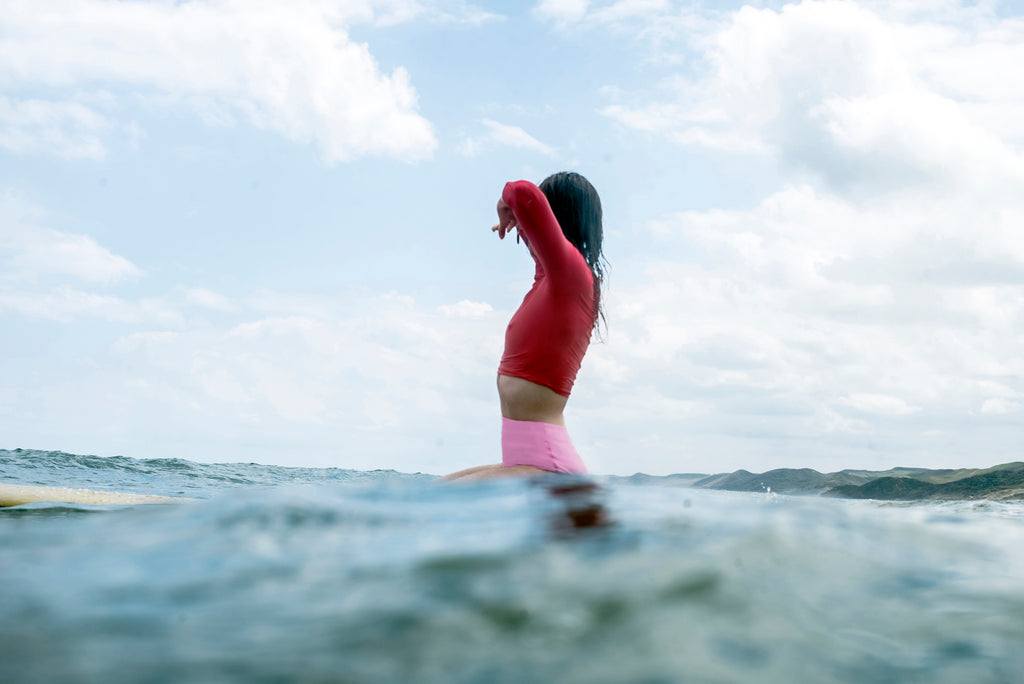 Talking story with Sara & Giulia in Raglan, New Zealand. www.saltgypsy.com | #saltgypsy #womenwhosurf #styleinthelineup #newzealand #femalesurfer