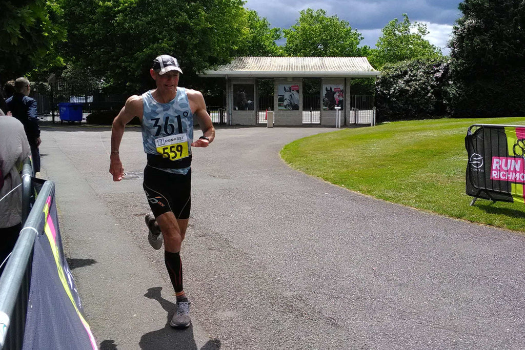 Steve Edwards running towards the finish of his 935th official marathon!