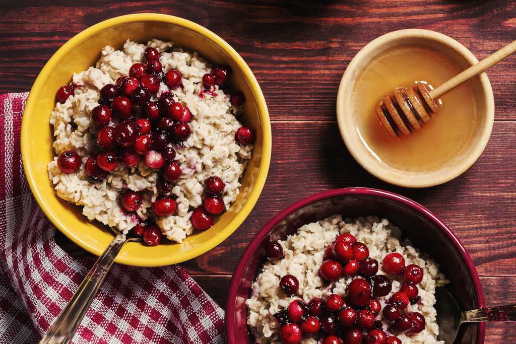 A bowl of porridge with berries for a runner's breakfast