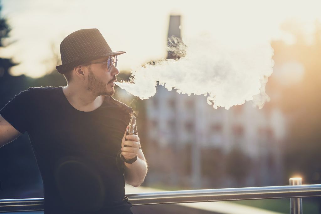 San Francisco man using vape mod 