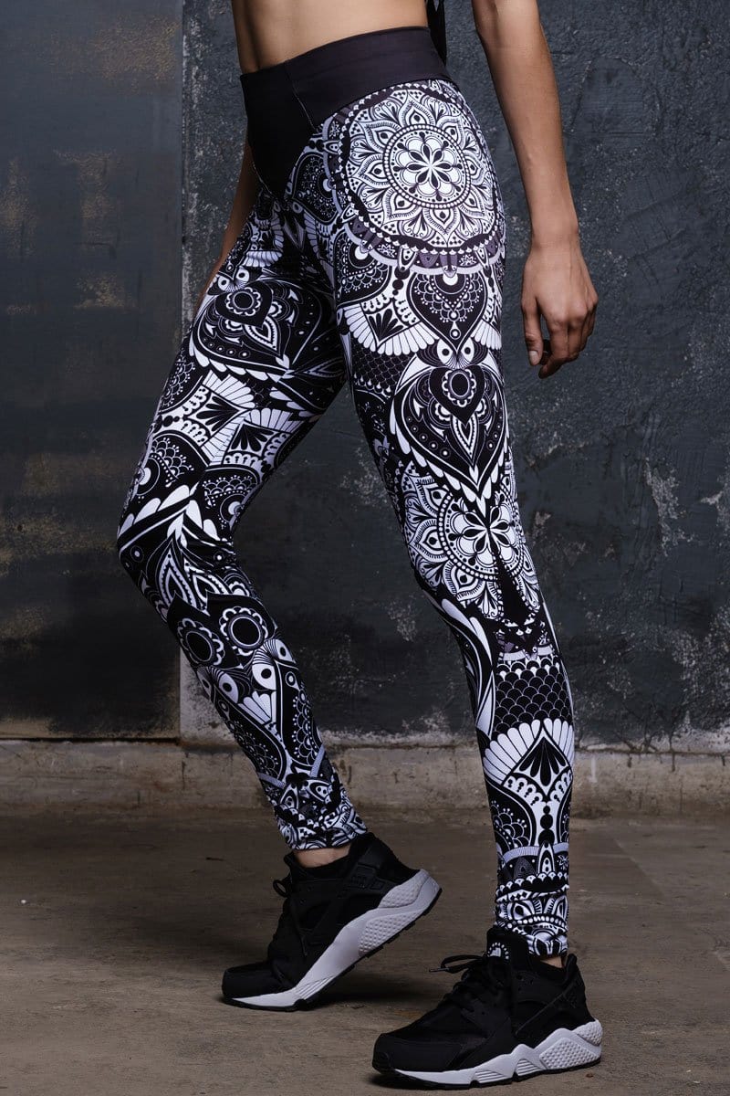 Space Time Workout Gym Leggings in Black