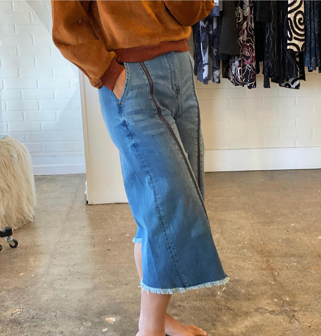 GUAN FALL 2021 JEANS