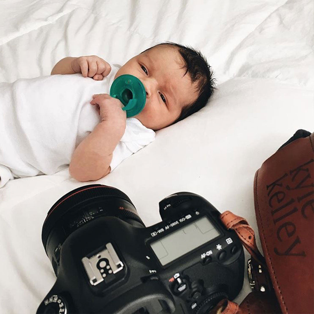 FOTO Blog | A Photographer's Complete Guide and Shot List for a Newborn Session