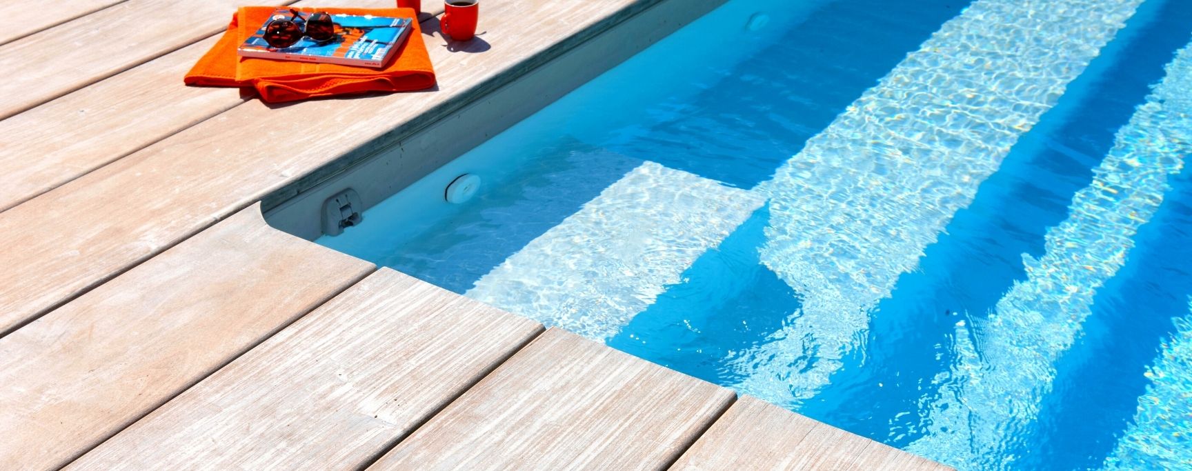 Terrasse de piscine en bois : Quel essence et type de terrasse