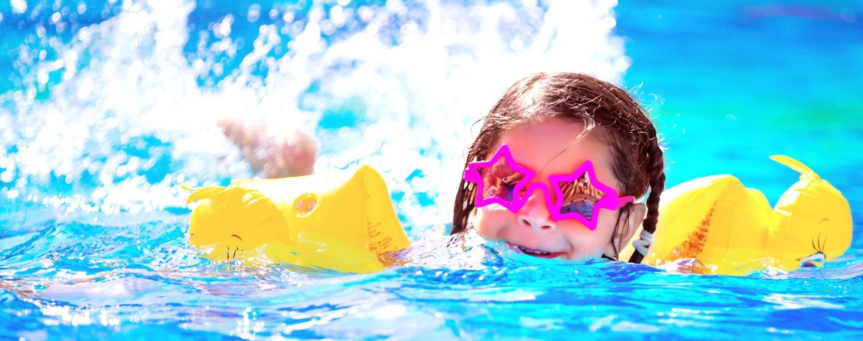 Quelle bouée choisir pour une bébé à la piscine ? - Le Parisien