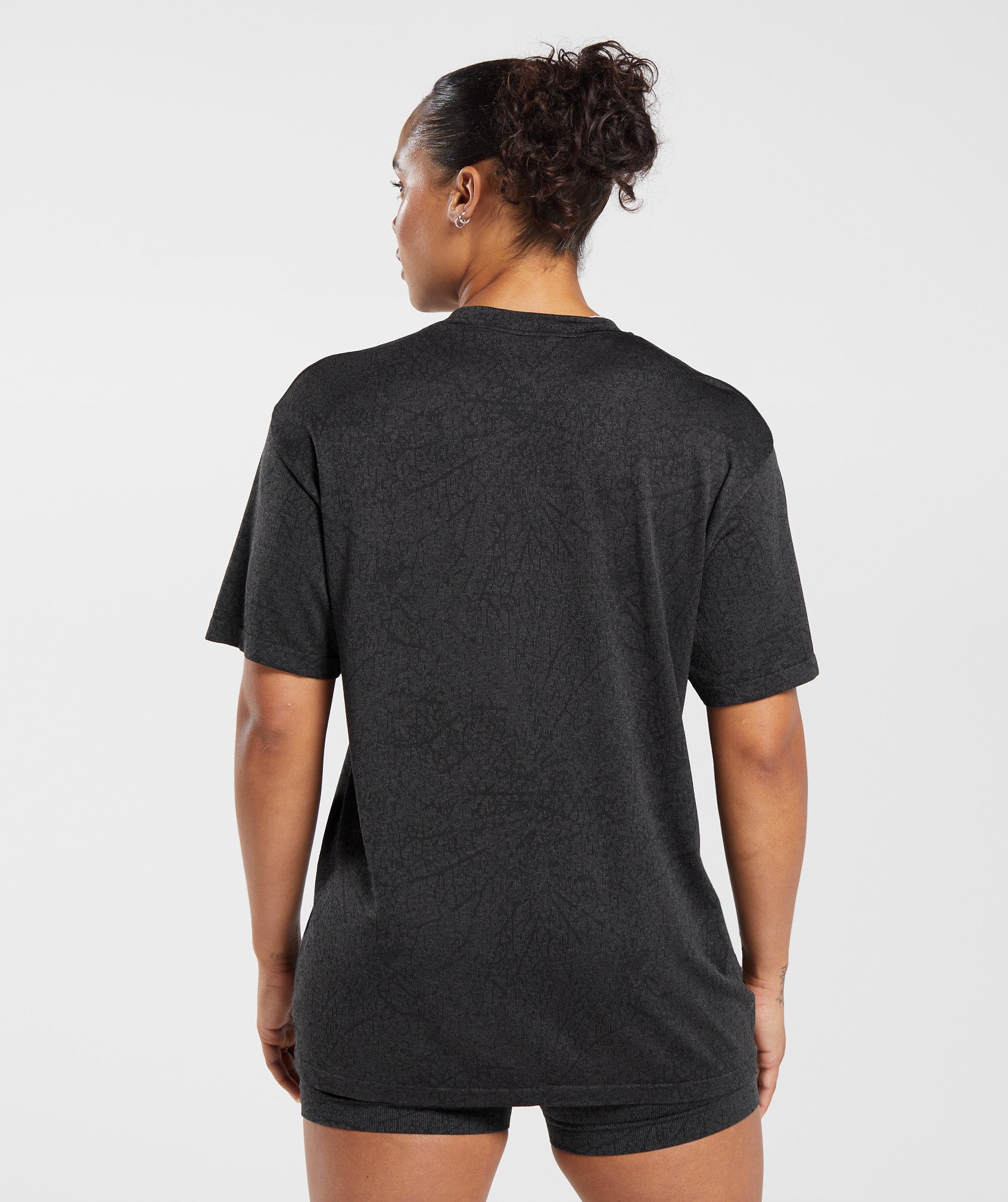 Adapt Pattern Seamless Loose Top in Black/Graphite Grey - view 2