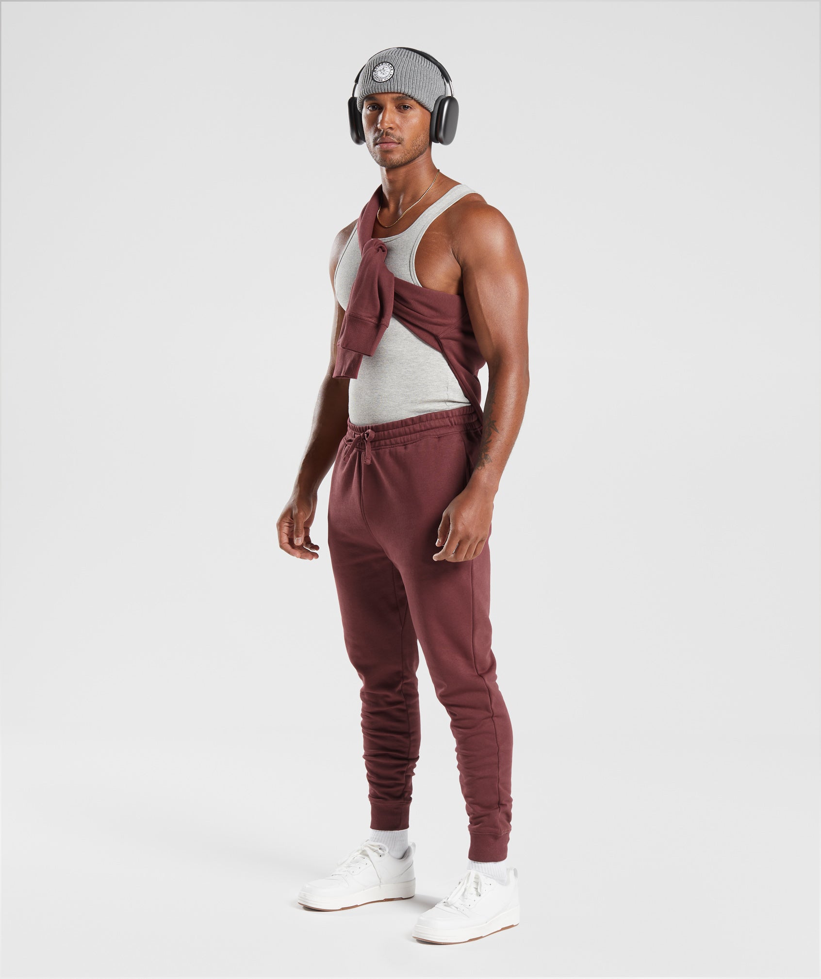 Crest Joggers in Washed Burgundy - view 4