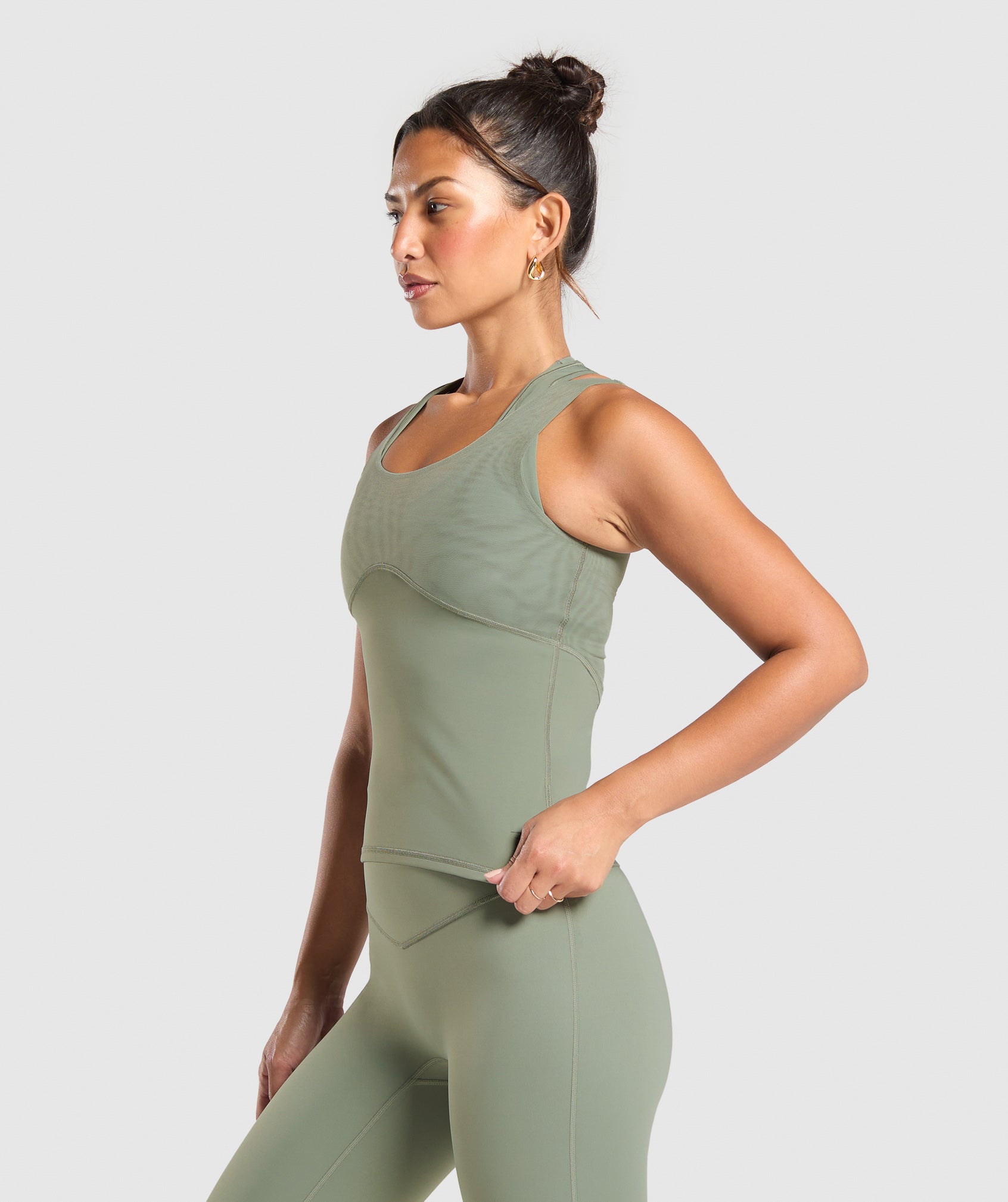 Elevate Tank With Shelf