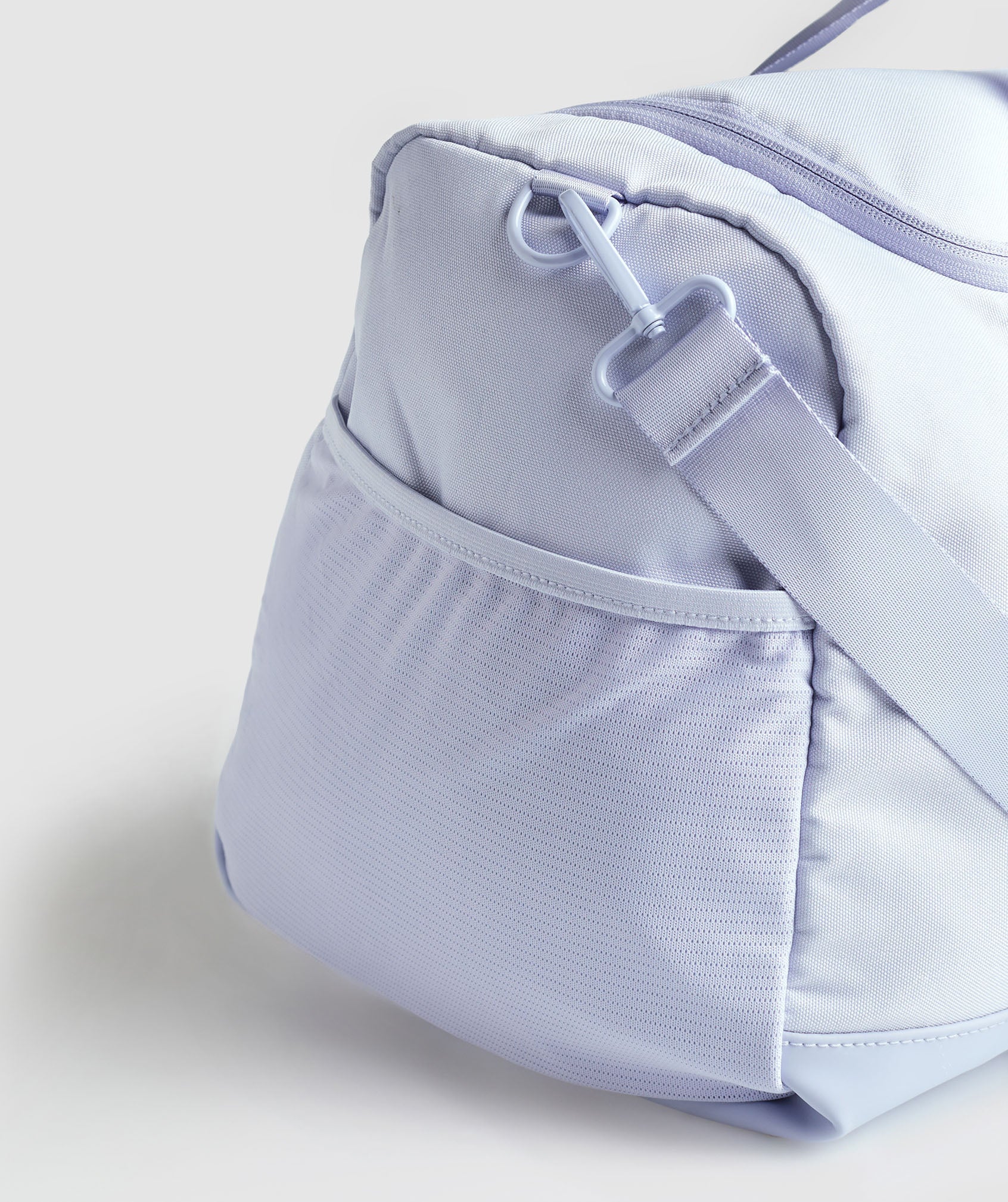 Everyday Gym Bag Medium in Silver Lilac - view 4