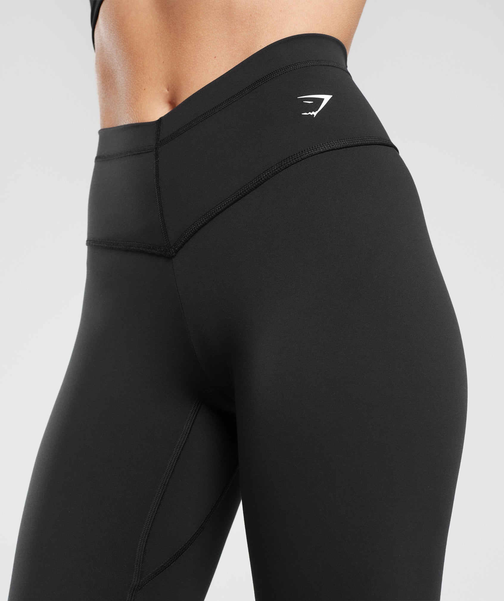 Everyday V Waistband Leggings in Black - view 5