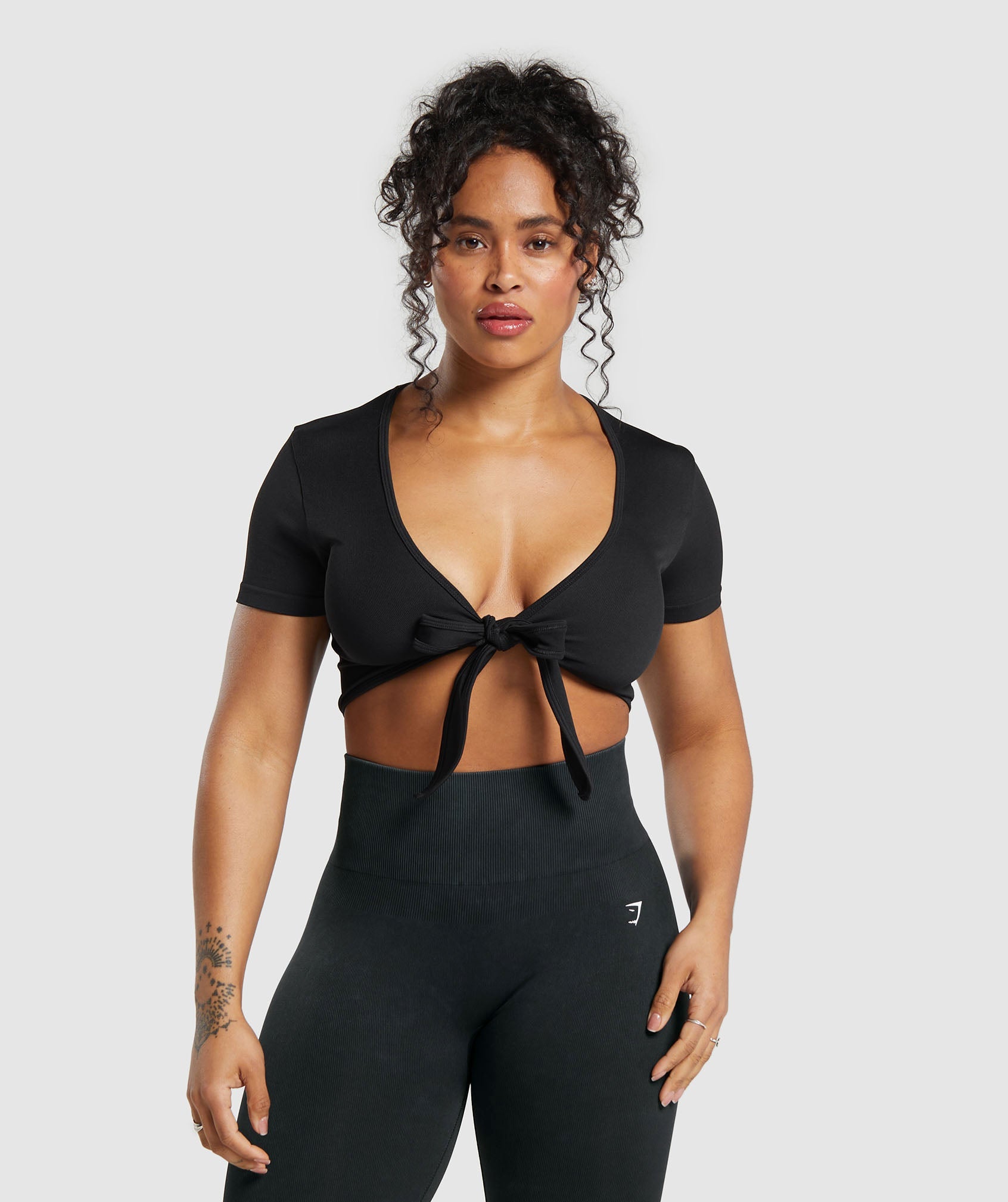 Gains Seamless Fitted Crop Top in Black - view 1