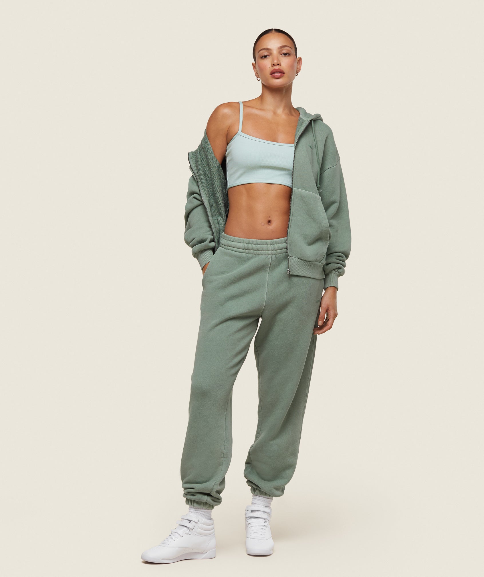 Gymshark everywear Relaxed Sweatpants - Dollar Green | Gymshark