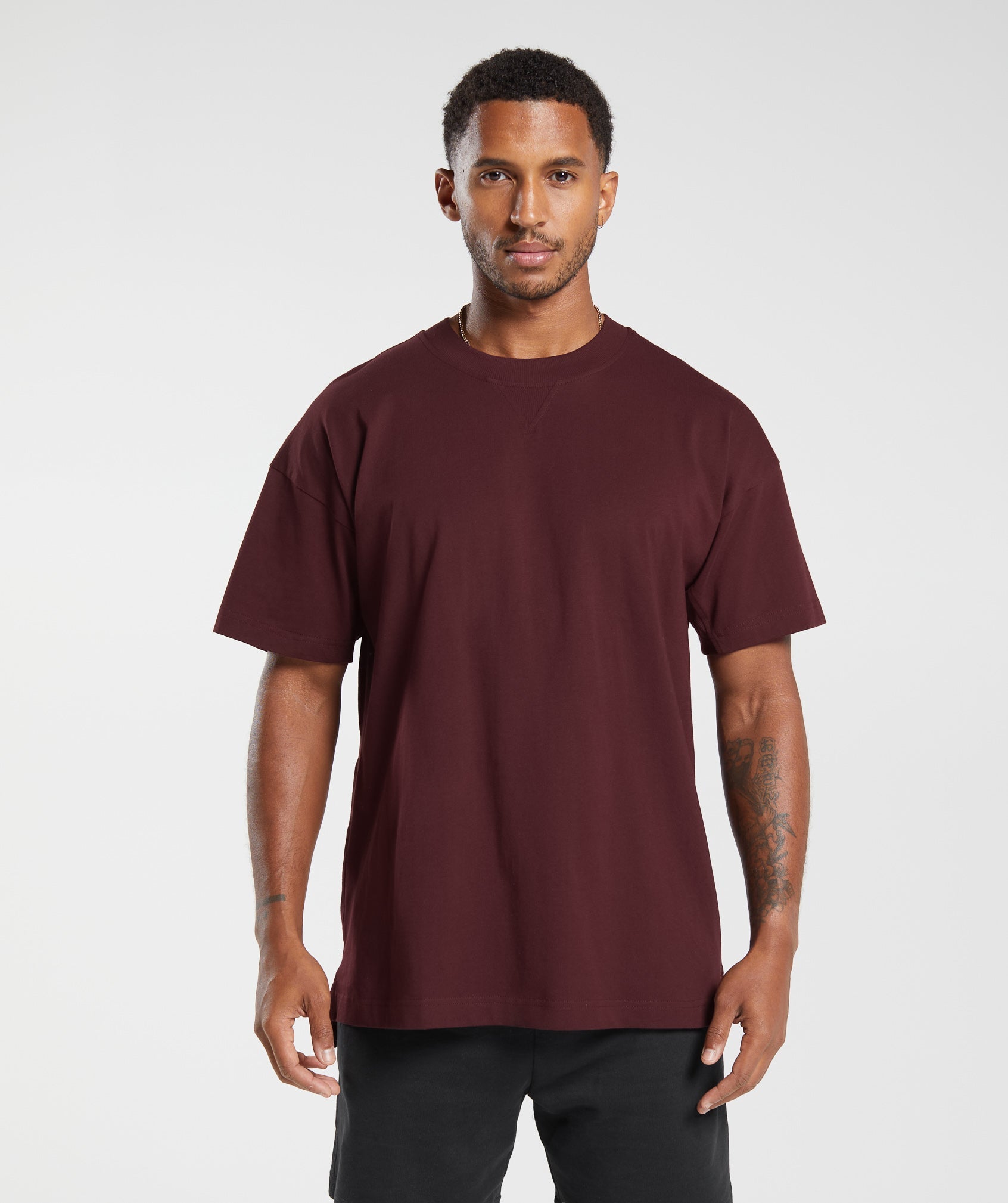 Rest Day Essentials T-Shirt en Rich Maroon