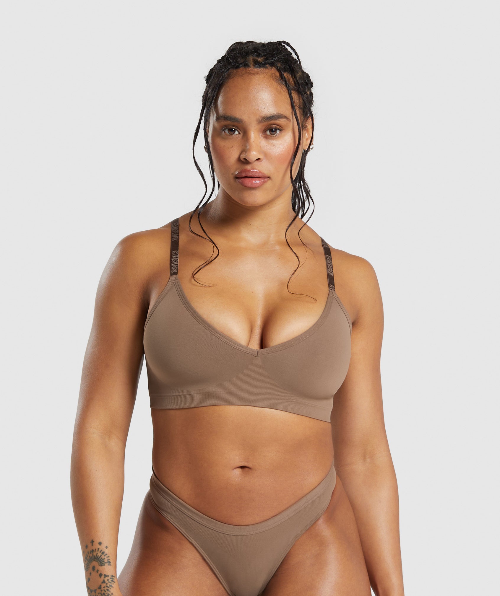 Seamless V Neck Bralette en Soul Brown