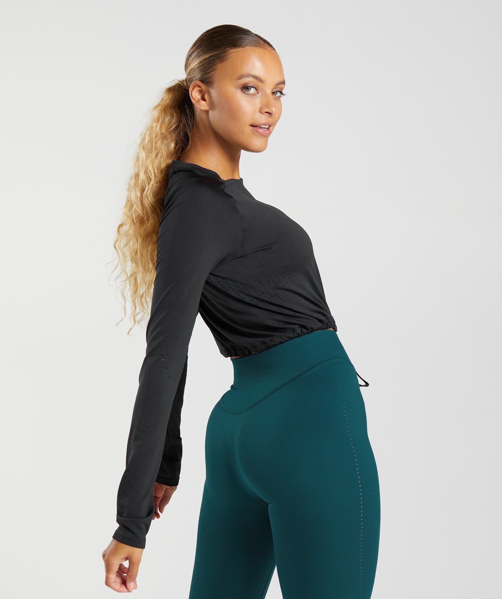 Gymshark Sweat Seamless Long Sleeve Zip Crop Top - Black