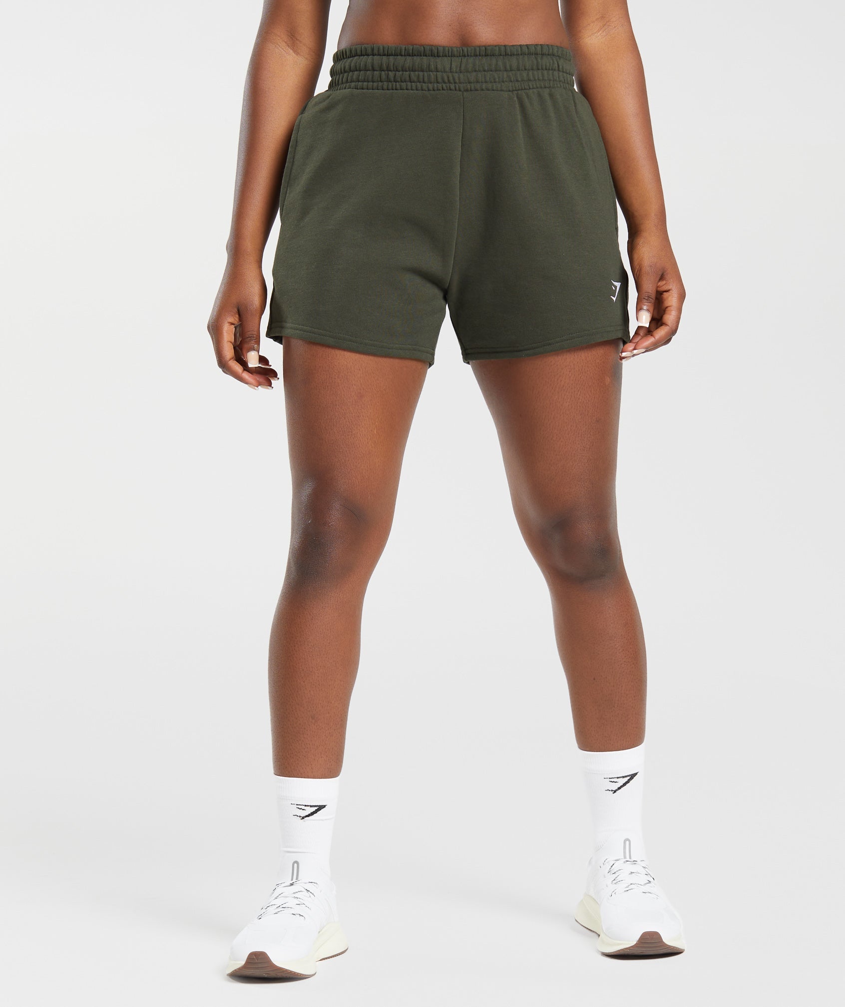 Training Fleece Shorts en Deep Olive Green