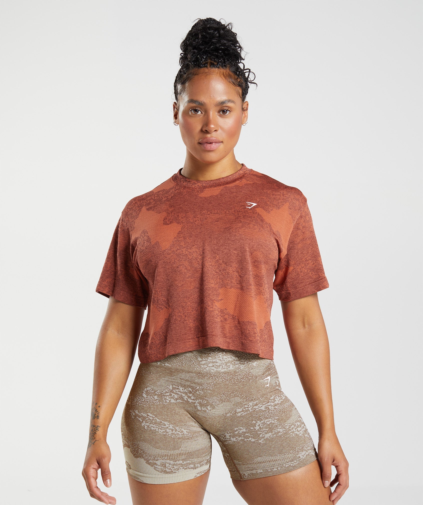 Gymshark Adapt Camo Seamless Crop Top - Storm Red/Cherry Brown | Gymshark