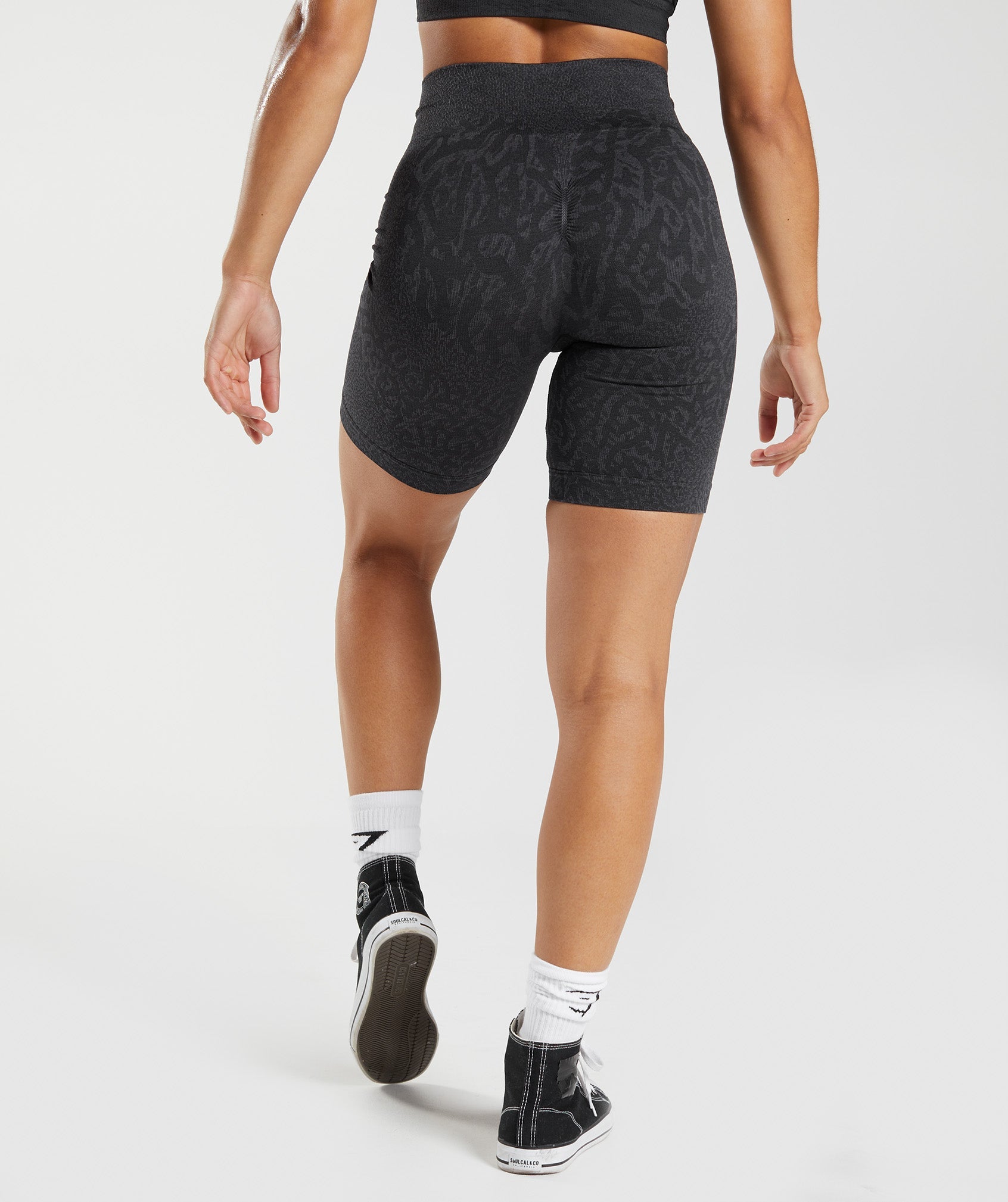 Adapt Animal Seamless Cycling Shorts in Reef |  Black - view 3