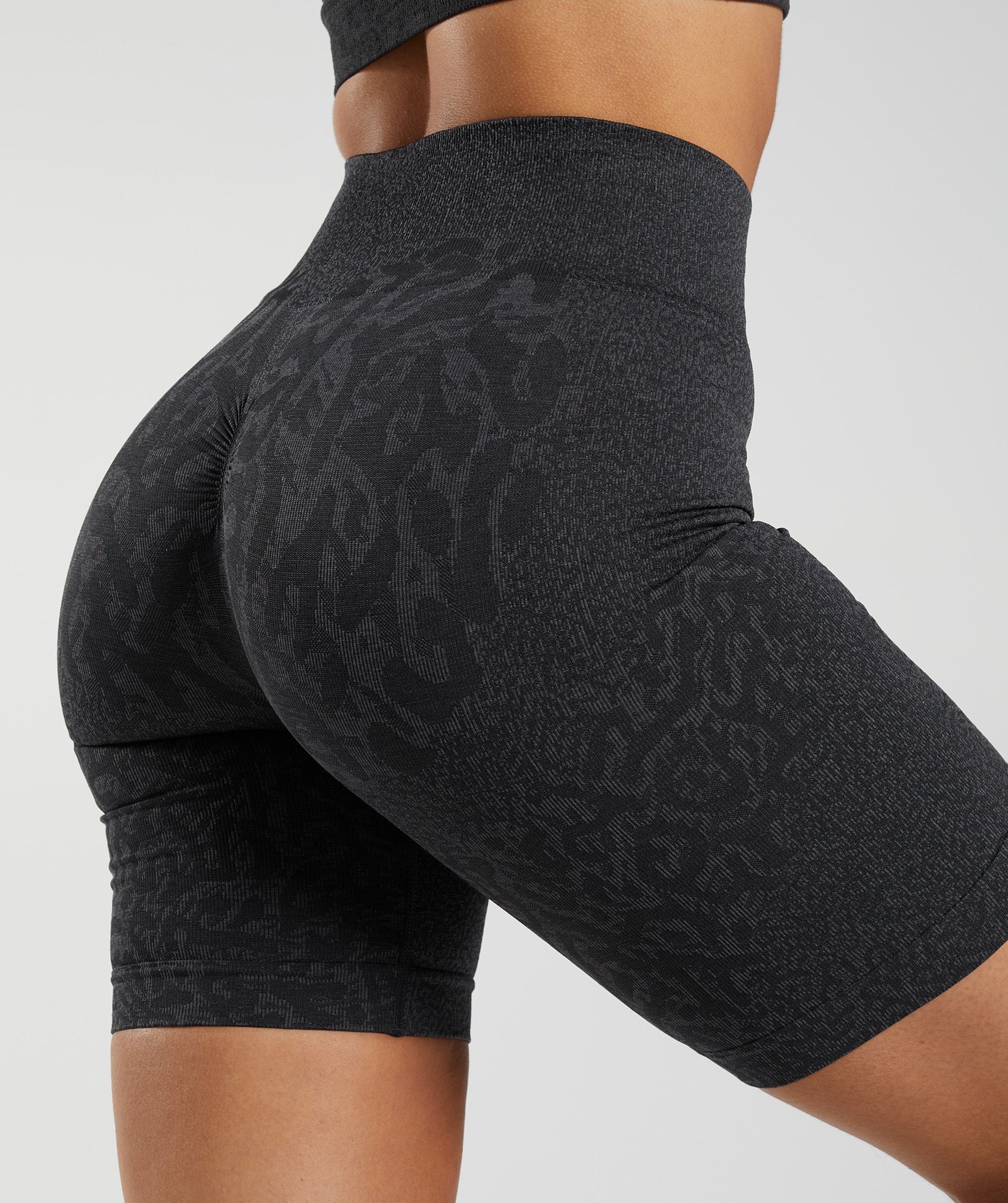 Adapt Animal Seamless Cycling Shorts in Reef |  Black - view 5