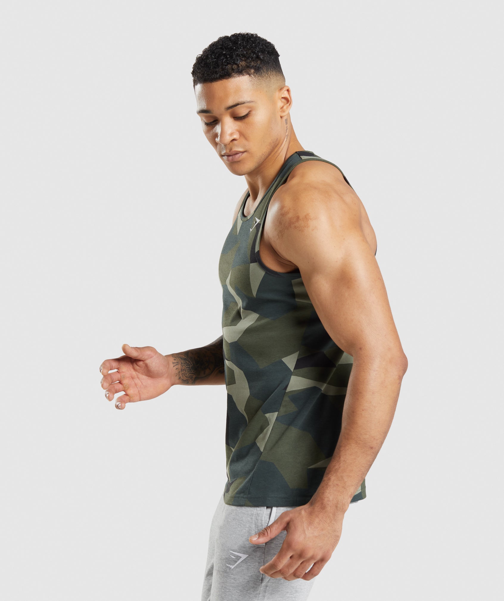 Critical tank - Dark Green. Love the cut around the shoulders and back. : r/ Gymshark