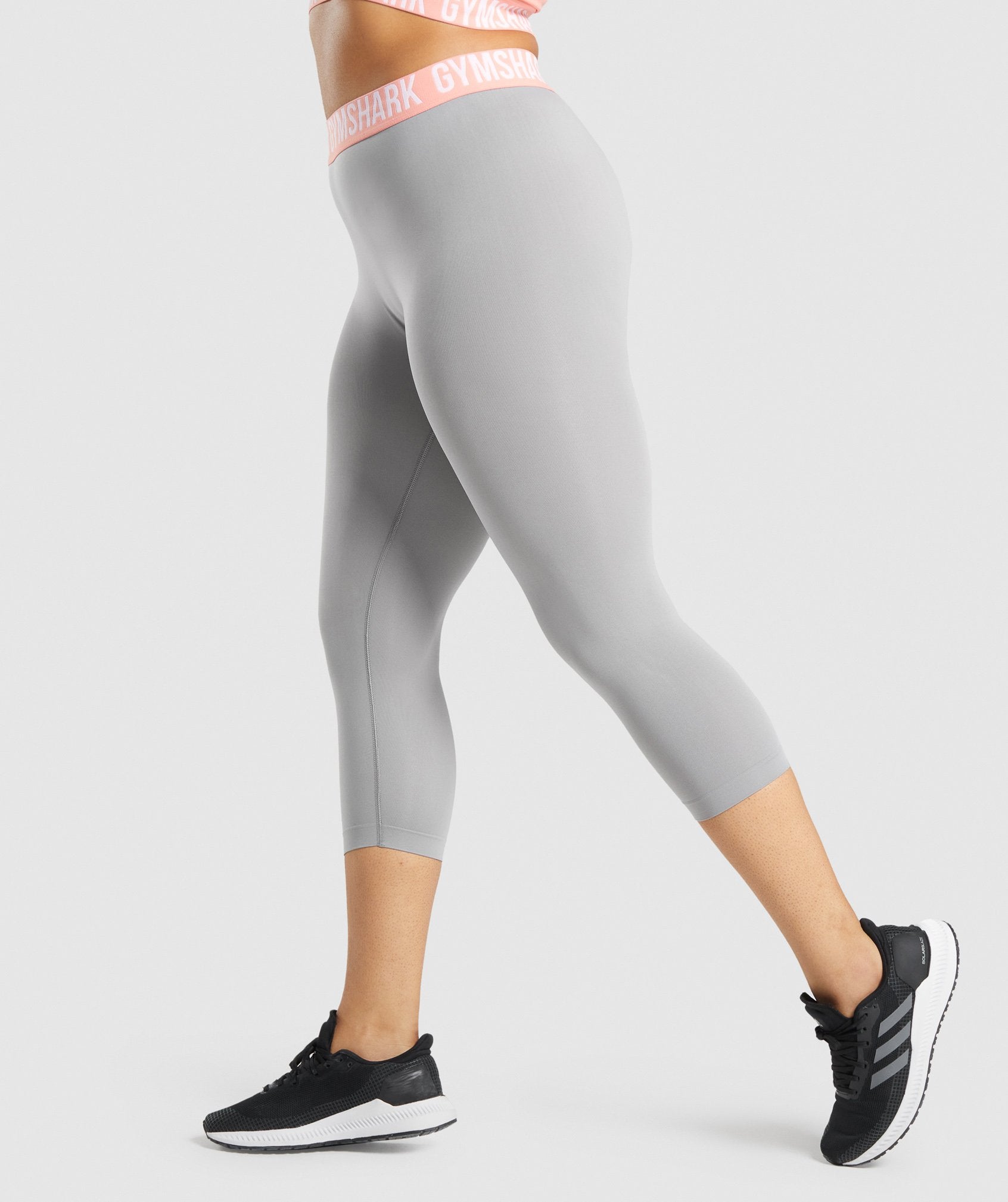 Gymshark XS Poise Cropped Leggings, Women's Fashion, Activewear on