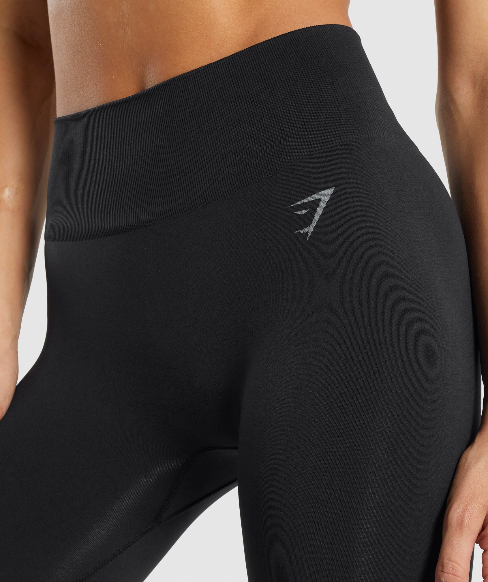 Fit Seamless Mid Rise Leggings in Black