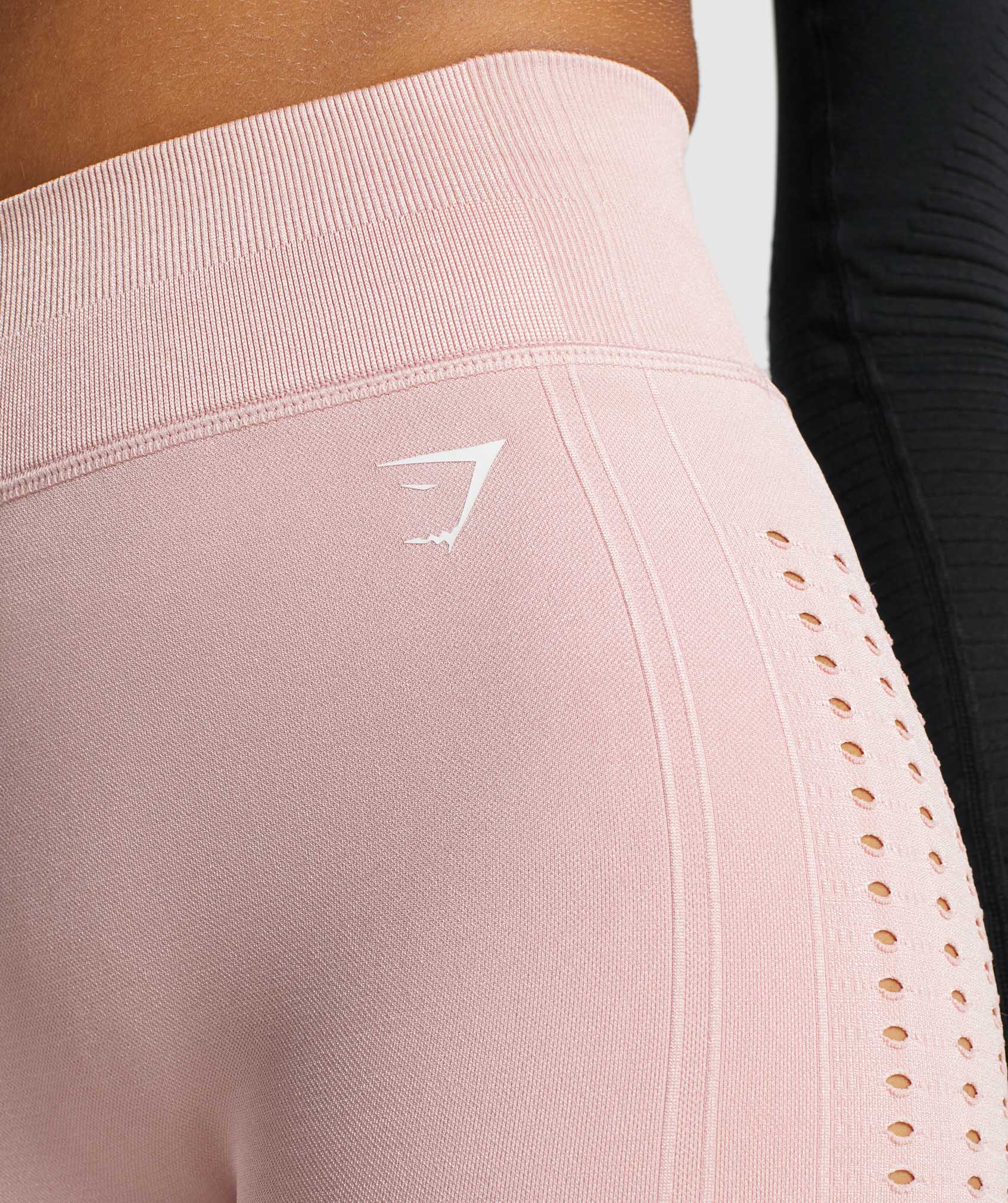 Gymshark: adapt camo seamless shorts - light pink XS